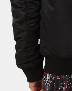 Carre Ultilitaire Hooded Bomber Jacket Black -Champions Style 02036353 YB001 mens 080