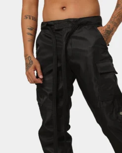 MNML Snap Zipper II Cargo Pants Black 21 MNML Snap Zipper II Cargo Pants Black -Champions Style 03009945 YB001 mens 0070