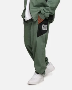 Puma X Porsche Legacy Garage Crew Pants Eucalyptus 13 Puma X Porsche Legacy Garage Crew Pants Eucalyptus -Champions Style 03011198 YE023 mens 0040